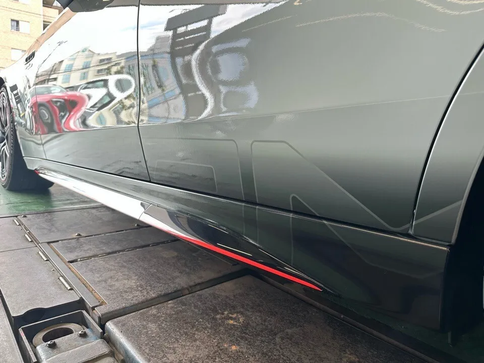 AMG-C63 純正サイドデカール施工