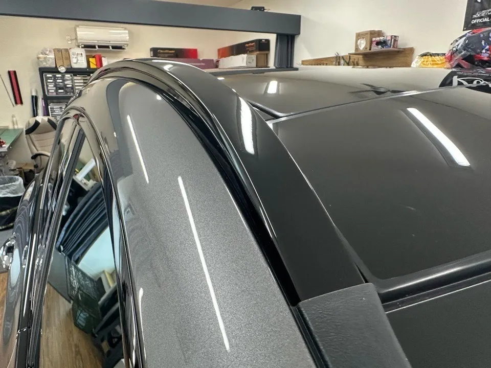 メルセデスベンツ GLA 窓枠ルーフレールラッピング