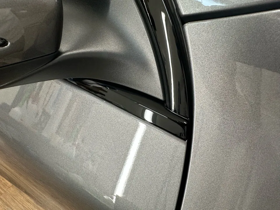 メルセデスベンツ GLA 窓枠ルーフレールラッピング