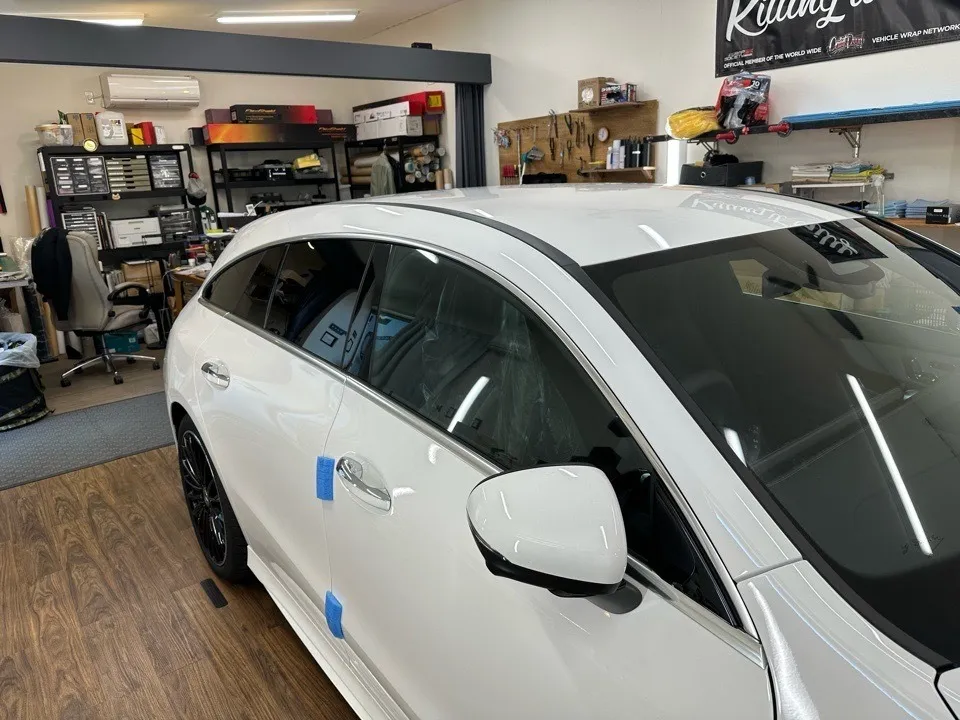 メルセデスベンツ CLAシューティング 窓枠モールラッピング