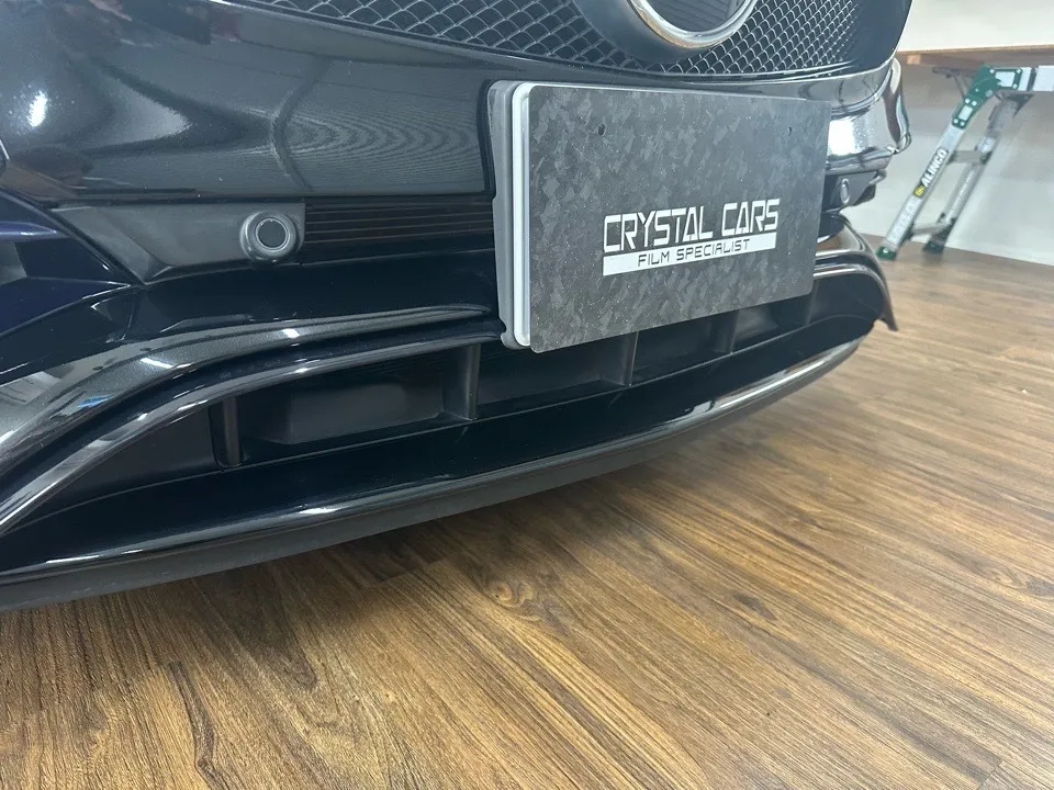 メルセデスベンツ CLA45 窓枠モール・サイドステップシルバー部分・フロントリップ・ラッピング