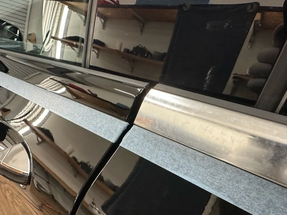 メルセデスベンツ CLA45 窓枠モール・サイドステップシルバー部分・フロントリップ・ラッピング