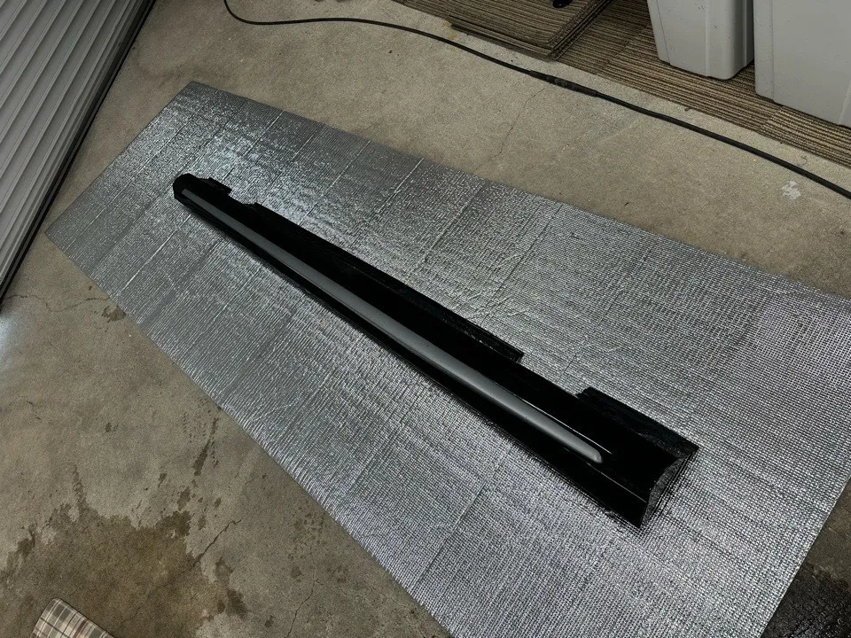 メルセデスベンツ CLA45 窓枠モール・サイドステップシルバー部分・フロントリップ・ラッピング